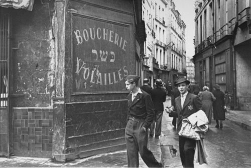 Le  port de l’étoile jaune à Paris vu par la presse collaborationniste – 1942