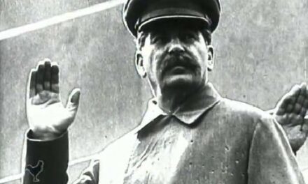 Image illustrant l'article Staline sur la Place Rouge en 1937 de Clio Texte