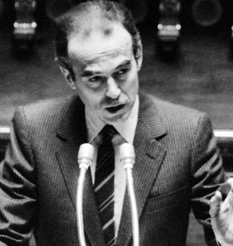 Robert Badinter porte l’abolition de la peine de mort devant l’Assemblée nationale – 1981