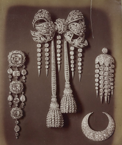Que faire des bijoux de la Couronne de France ? 1882