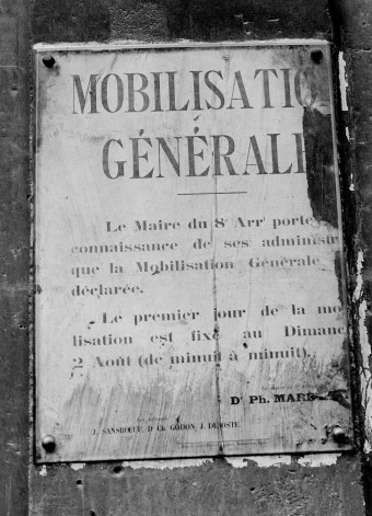 Affiche [de la] mobilisation [générale du 2 août 1914, rue Royale, 8e arrondissement] : [photographie de presse] / [Agence Rol]