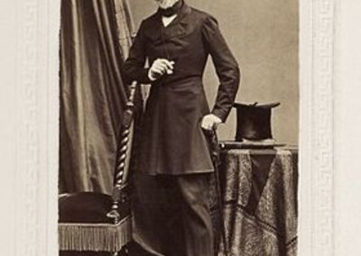 Comte Alfred de Falloux, c.1860. Élu député à l'Assemblée nationale en février 1848, comme « républicain du lendemain », il y est l'adversaire acharné des Ateliers nationaux dont il obtient la dissolution en juin 1848, décision qui débouche sur les massacres des journées de Juin.