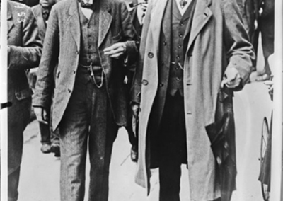 Ouverture de la conférence [de la paix] de Dublin, Sir Horace Plunkett et Sir Thomas Ardle [i. e. MacArdle] : [photographie de presse] / [Agence Rol]